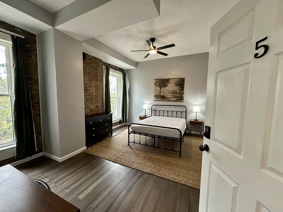 2630 W Burnett Ave #5