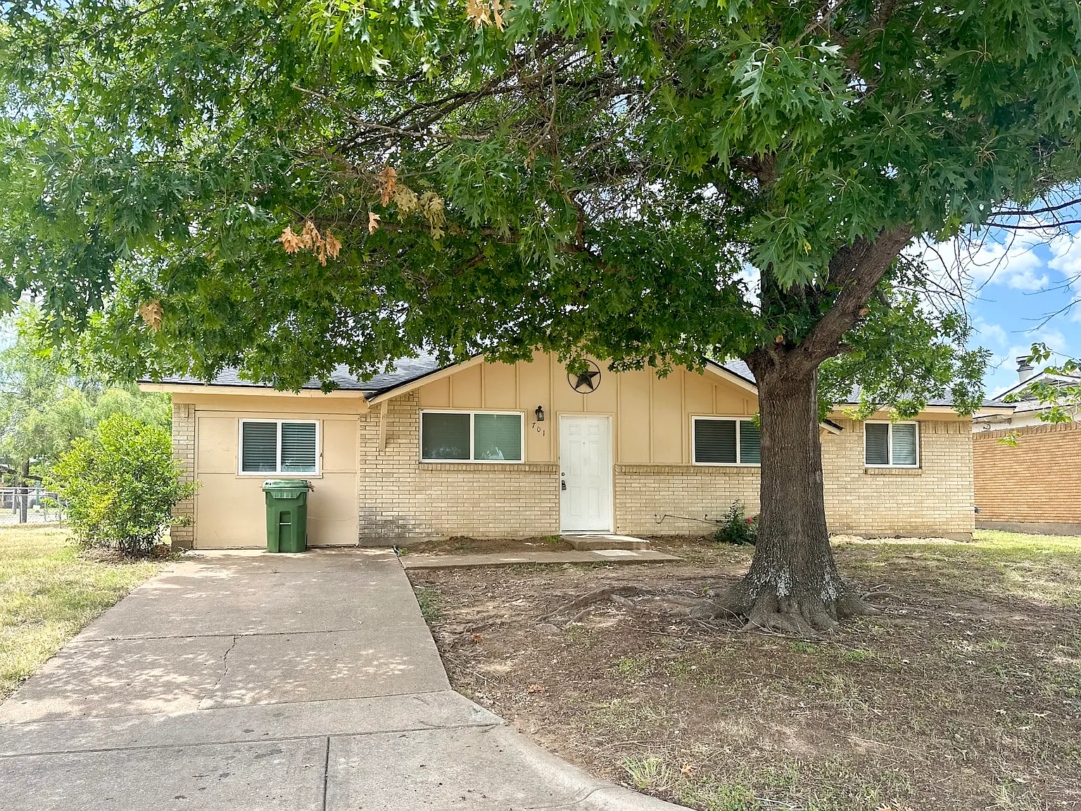 3 bed, 1410 sqft, $2,125 — Photo 1