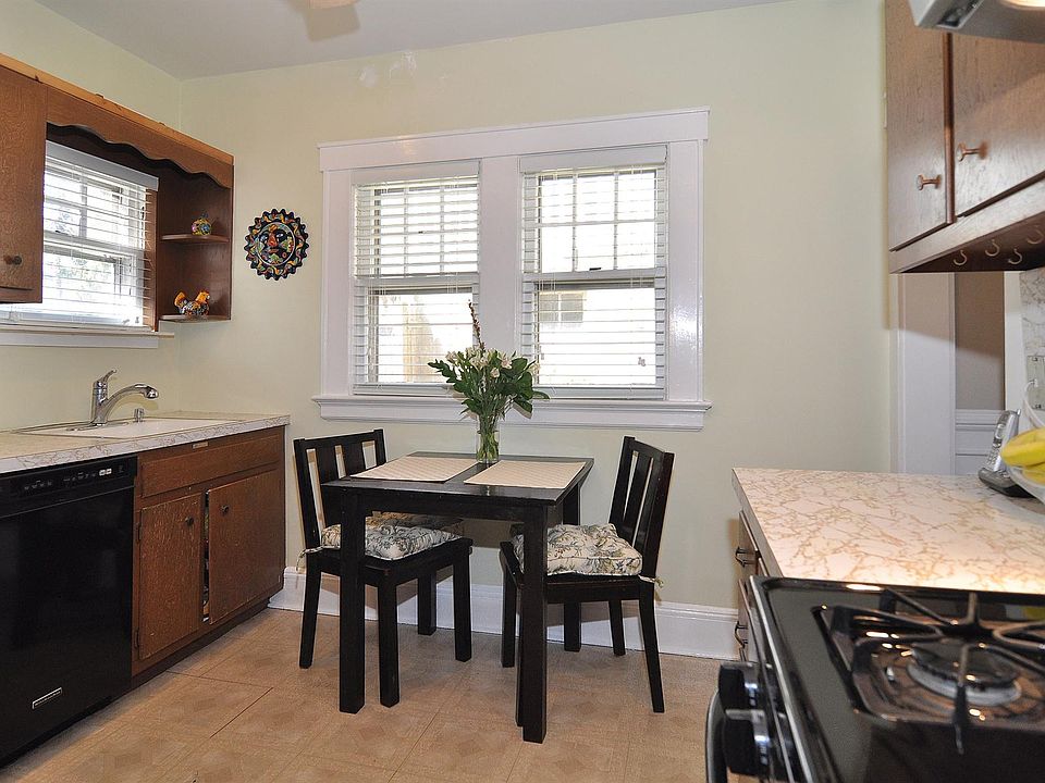 Eat-in Kitchen