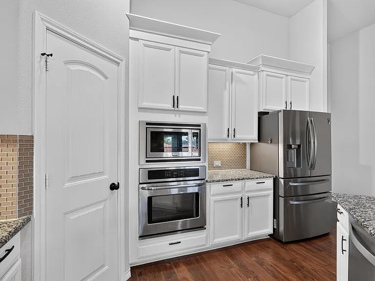 305 Acadia Ln — Photo 14