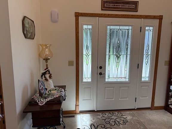 3rd image of 85 Forest Oak Ct
