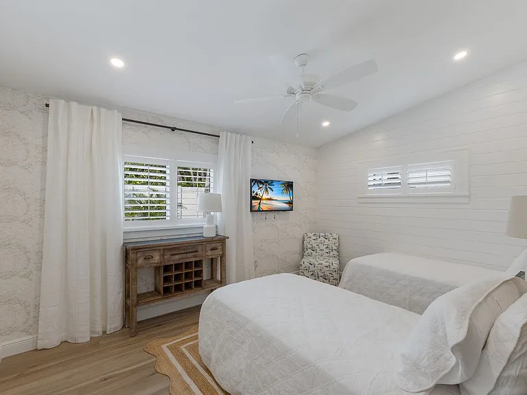 401 N Shore Dr — Photo 13