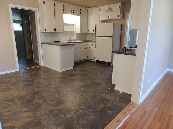 3rd image of 107 Pine St