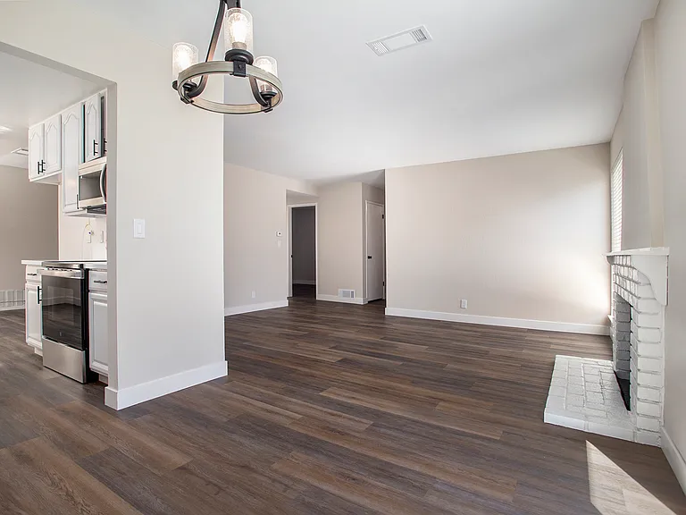 7196 Tamarack Dr — Photo 11