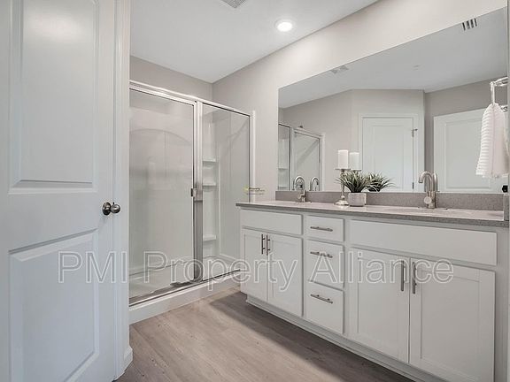 4th image of 2908 Oak Park Way
