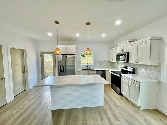 4th image of 8913 Lorento St