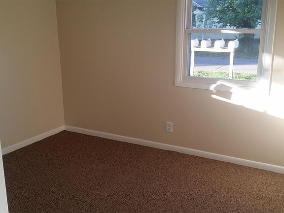 4th image of 907 Revello St