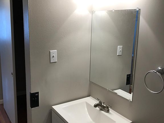 5th image of 4305 Virginia Ave APT 202