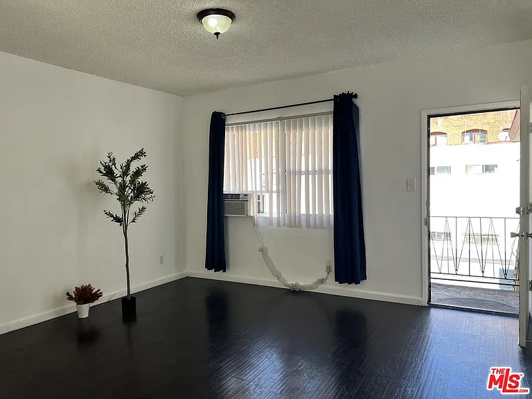 1330 S Wilton Pl #9 — Photo 6