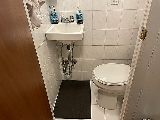5th image of 1433 1st Ave #7