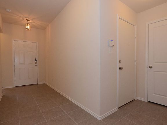 4th image of 1005 Hillrose Dr