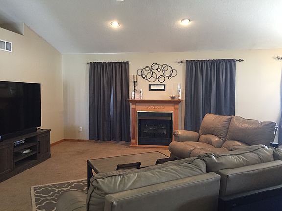 3rd image of 1389 Derby Dr