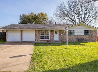 540 NW Mound St, Burleson, TX 76028