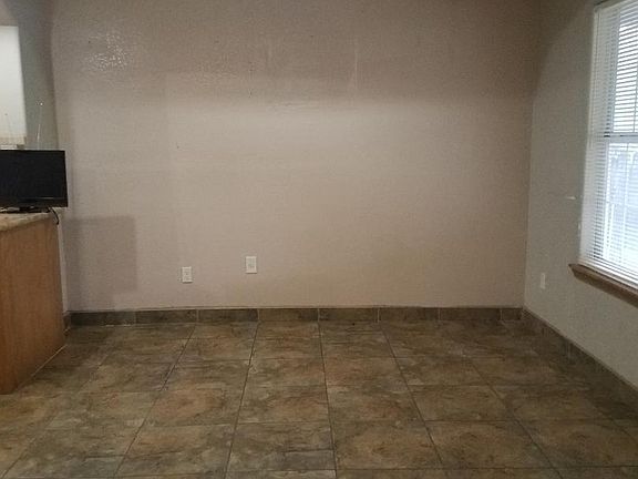 4th image of 8030 Darlington Dr