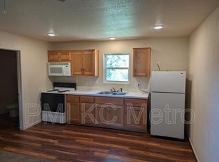 26 N Central St, Buckner, MO 64016