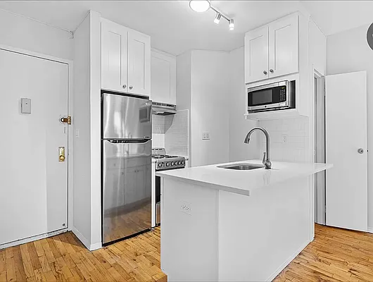 Rented by Compass | media 7