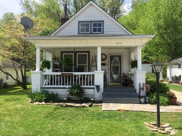 223 Chestnut St NW, Norton, VA 24273