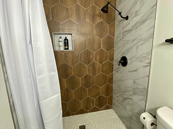 5th image of 745 E 24th Pl #745
