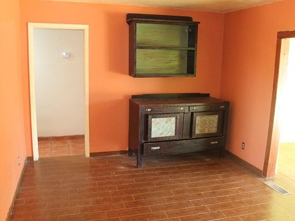 3rd image of 844 Guadalupe Cir NW