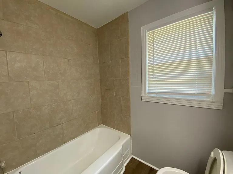 3824 James Ave — Photo 8