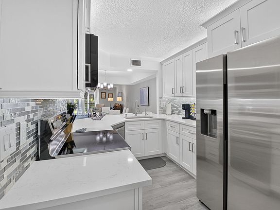 5th image of 23249 Barwood Ln N APT 305