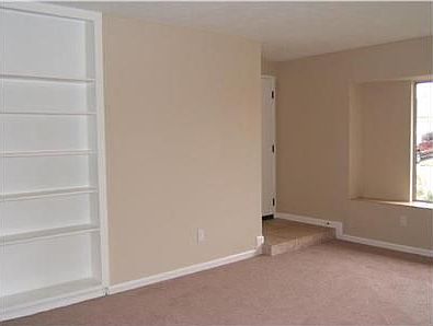4th image of 4050 Coleman Ave