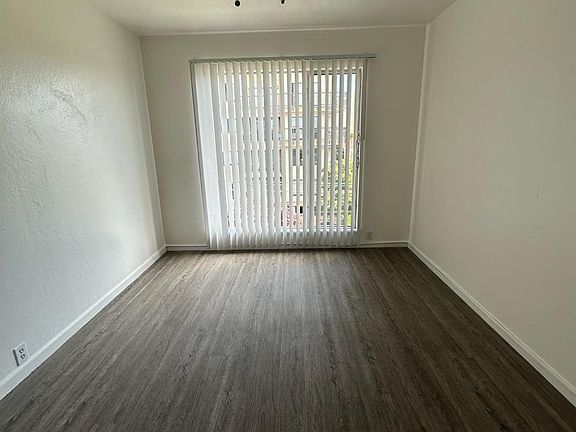 5th image of 317 Hanover Ave #302