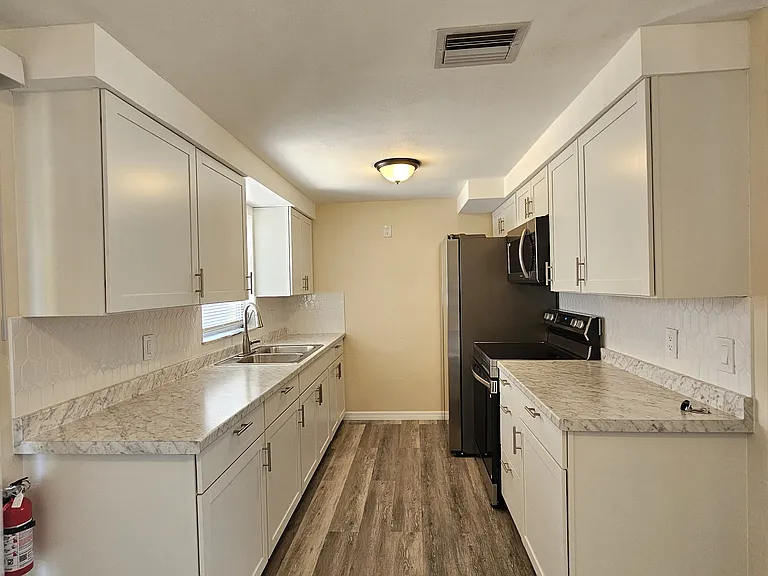 3330 Cantrell St — Photo 8
