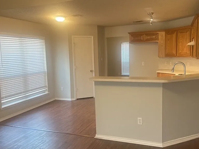 2913 Vicksburg Ln — Photo 13