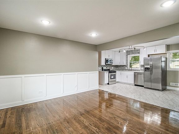 4th image of 17 Indianwood Dr