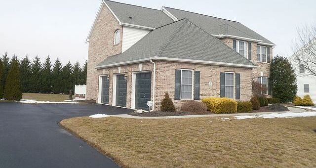 2nd image of 18 Dublin Dr