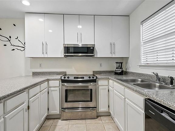 3rd image of 413 Cedarwood Dr #413