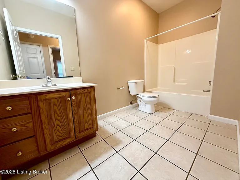 907 E Hackberry St #1 — Photo 4