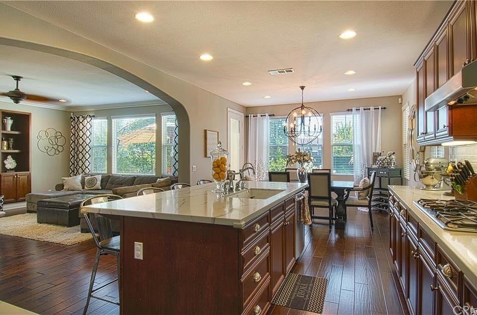2nd image of 1044 Palmetto Way