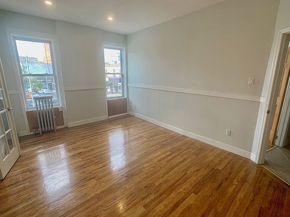 3rd image of 718 Washington Ave
