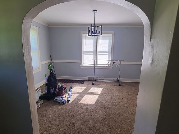 5th image of 61 Leighton Ave