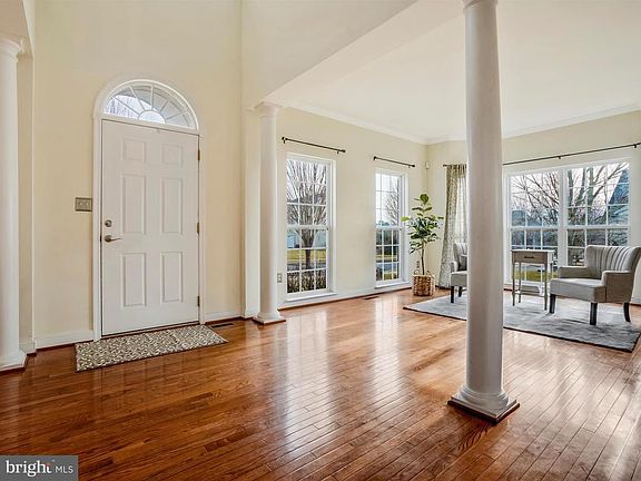 3rd image of 110 Stonebridge Dr