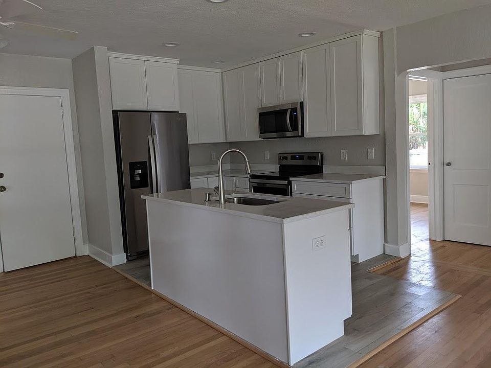 1st image of 940 8th Ave S