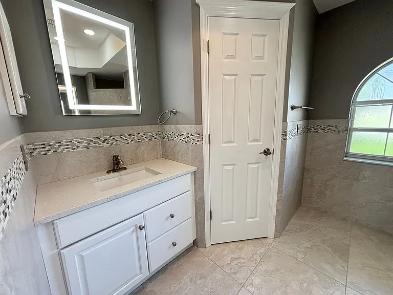 20 Clarendon Ct N — Photo 13