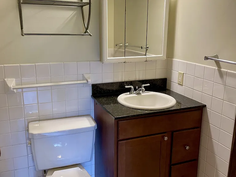 Como Lakes Apartments — Photo 28
