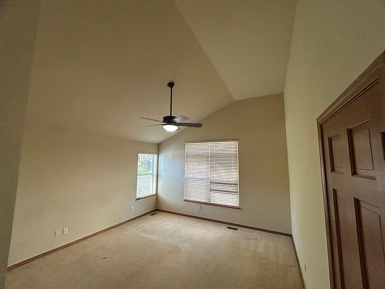155 Fairfield Ln — Photo 10
