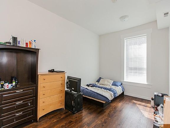 4th image of 1436 W Erie St #2A5