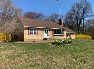 31 Fox Hill Rd, Califon, NJ 07830