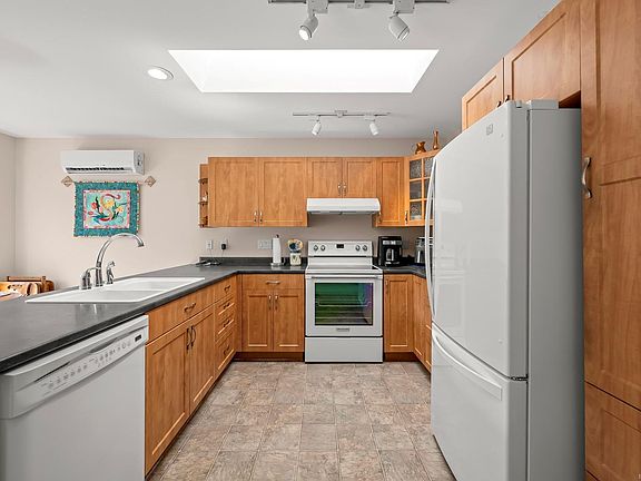 5th image of 1780 Valley View Dr