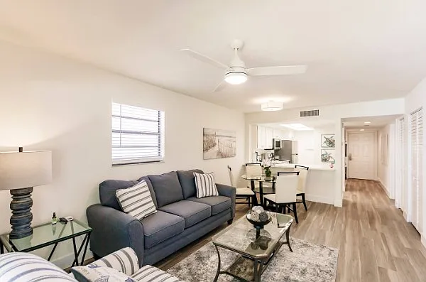 2 bed, 864 sqft, $11,400 — Photo 2