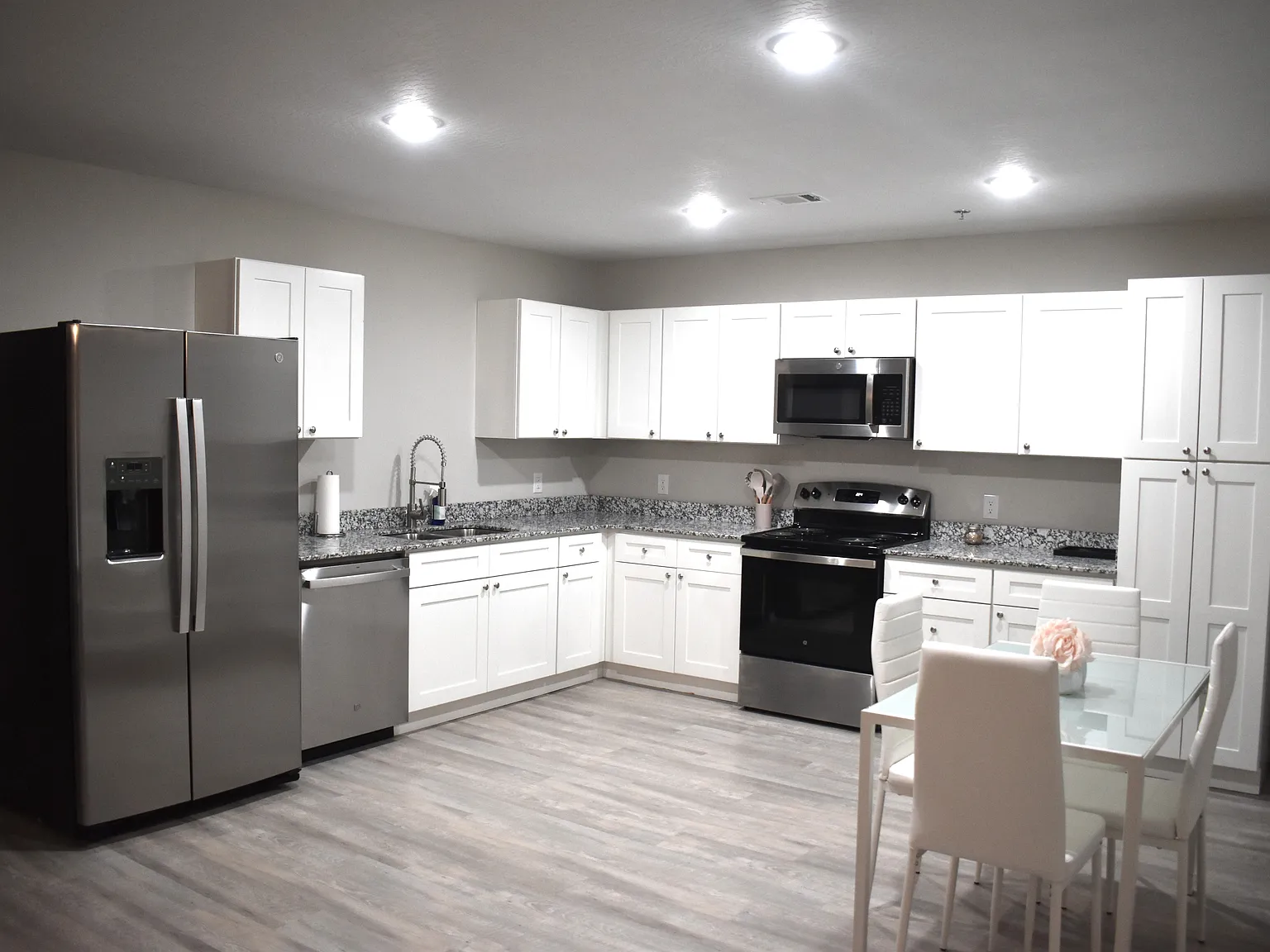 2 bed, 1020 sqft, $1,225 — Photo 2