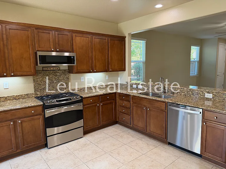 7425 Foxburgh Ct — Photo 3