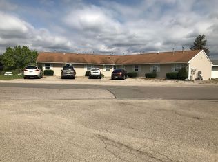 2540 Oakwood Dr, Hillsdale, MI 49242