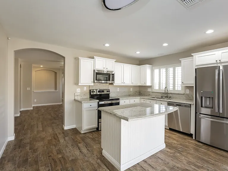 10898 W Alvarado Rd — Photo 7