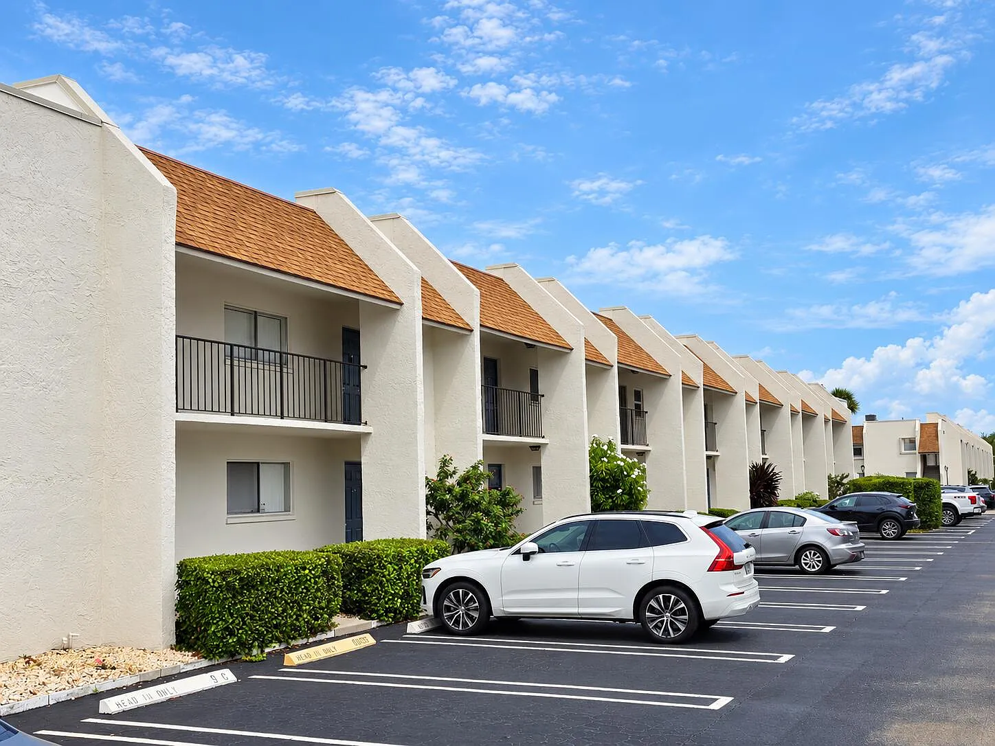 2 bed, 2.0 bath, 1136 sqft, $2,400 — Photo 2